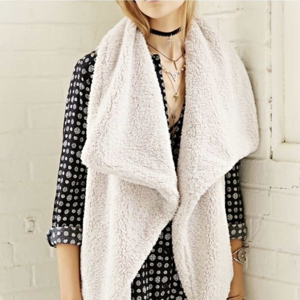 BB Dakota Rennie Vest Cream Faux Fur Size M